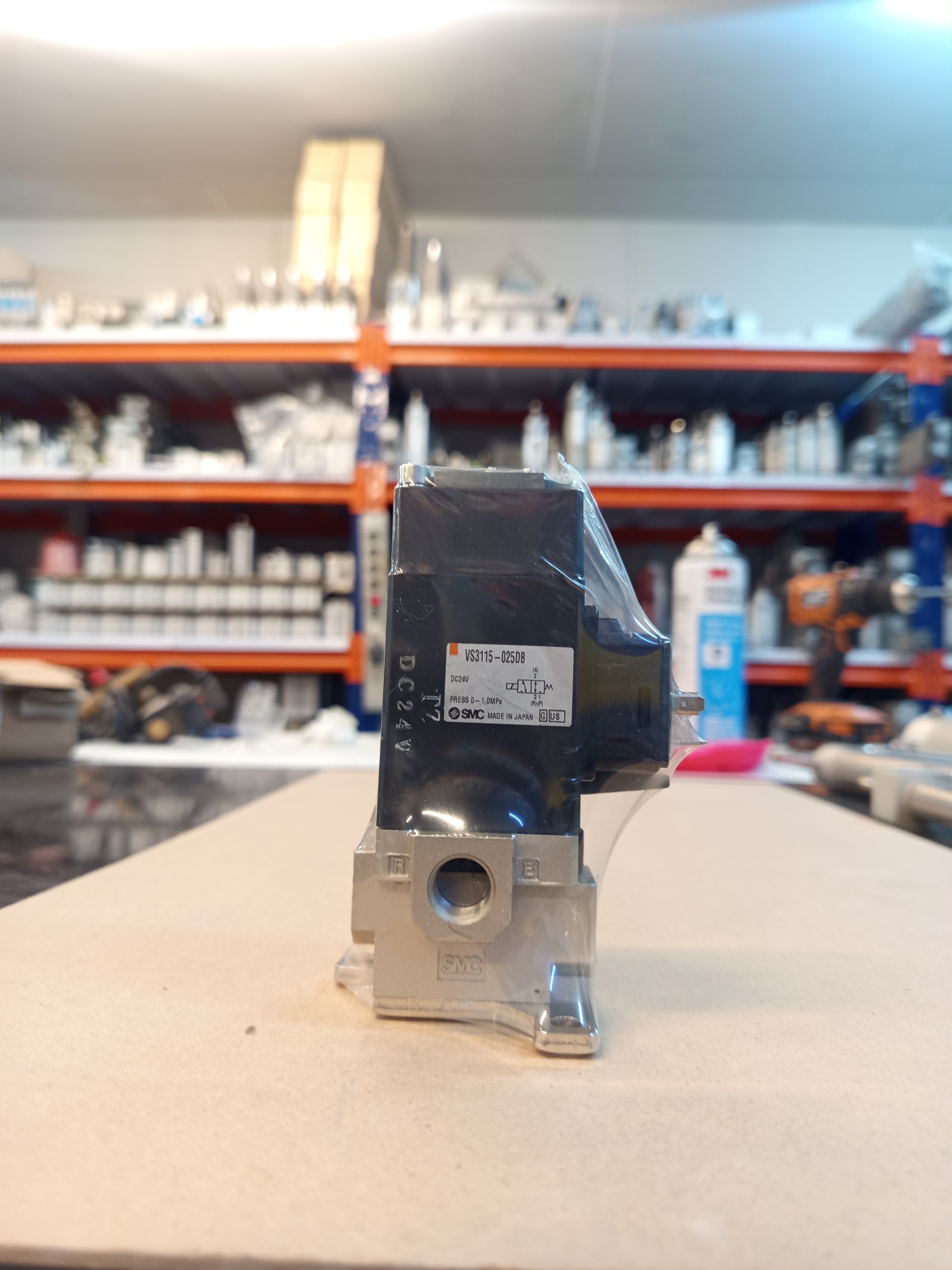 شیر پنوماتیک SMC-VS3115-025DB