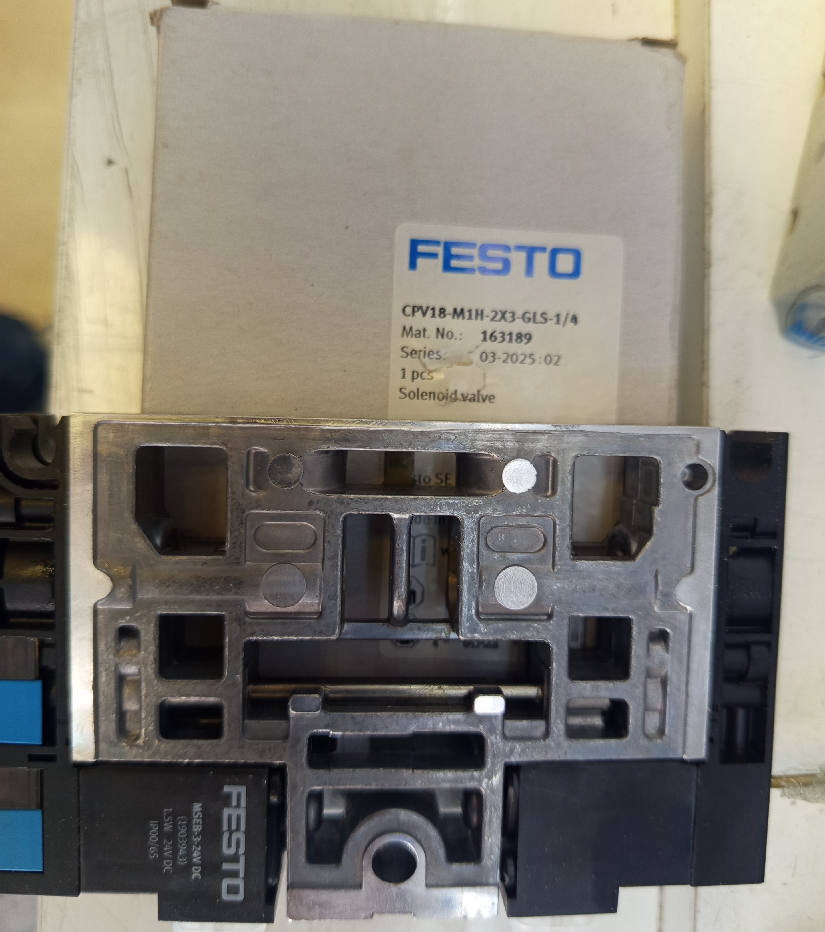 شیر بلوکی پنوماتیک فستو FESTO-CPV18-M1H-2X3-GLS-1/4